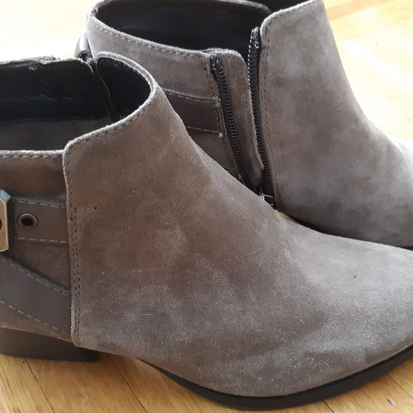 Aquatalia Women's Grey Ankle Booties Low Heel 6.5 - Picture 1 of 8